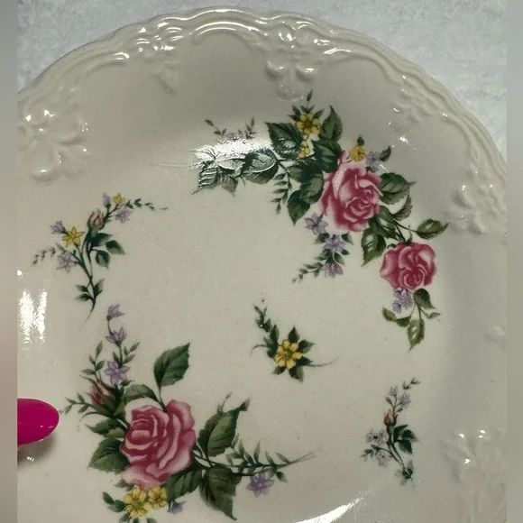 Beverly Rose White Pink Floral Dinnerware Salad Plates Elegant Cottagecore VTG - Picture 9 of 11